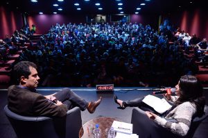 Teatro lotado para o talk show ancorado pela colega e amiga da rádio CBN, Tânia Morales