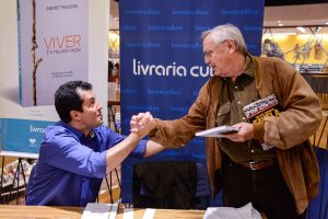 O Professor de Economia da PUC/SP, Ladislau Dowbor, pratica a sustentabilidade no trabalho e na vida